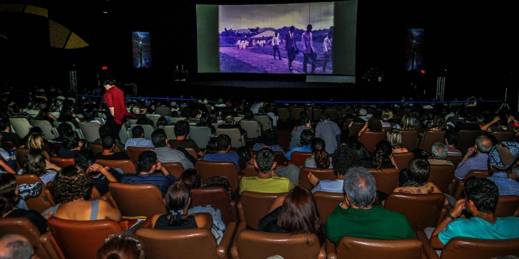 Lula sanciona leis de cota no cinema e na TV paga