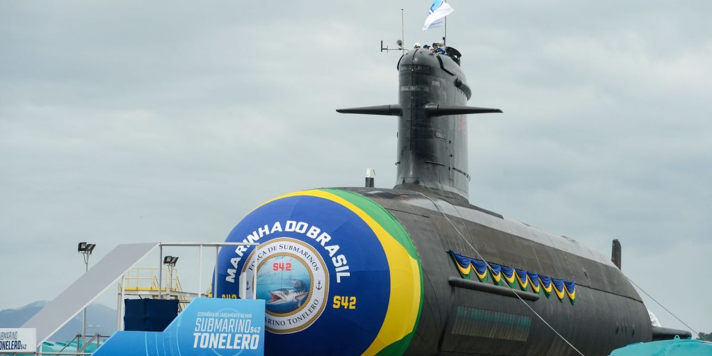 Lula e Macron lançam 3º submarino de parceria entre Brasil e França