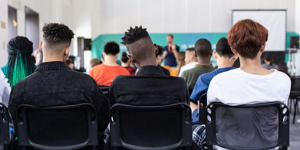 Novo ensino médio: relator retoma carga horária de formação básica