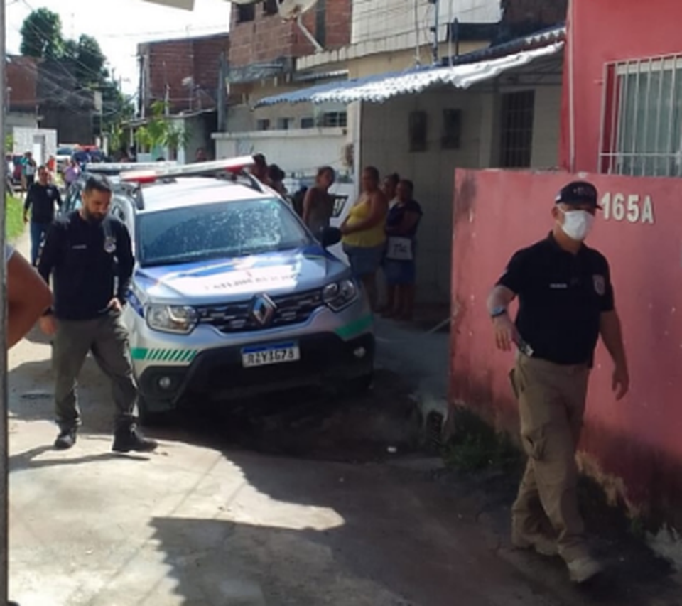 Mulher é presa em PE por suspeita de matar filha de 10 meses envenenada e escondê-la em freezer