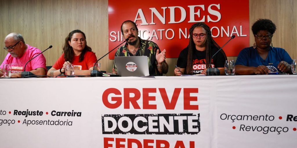 Universidades e institutos federais de ensino superior mantêm greve