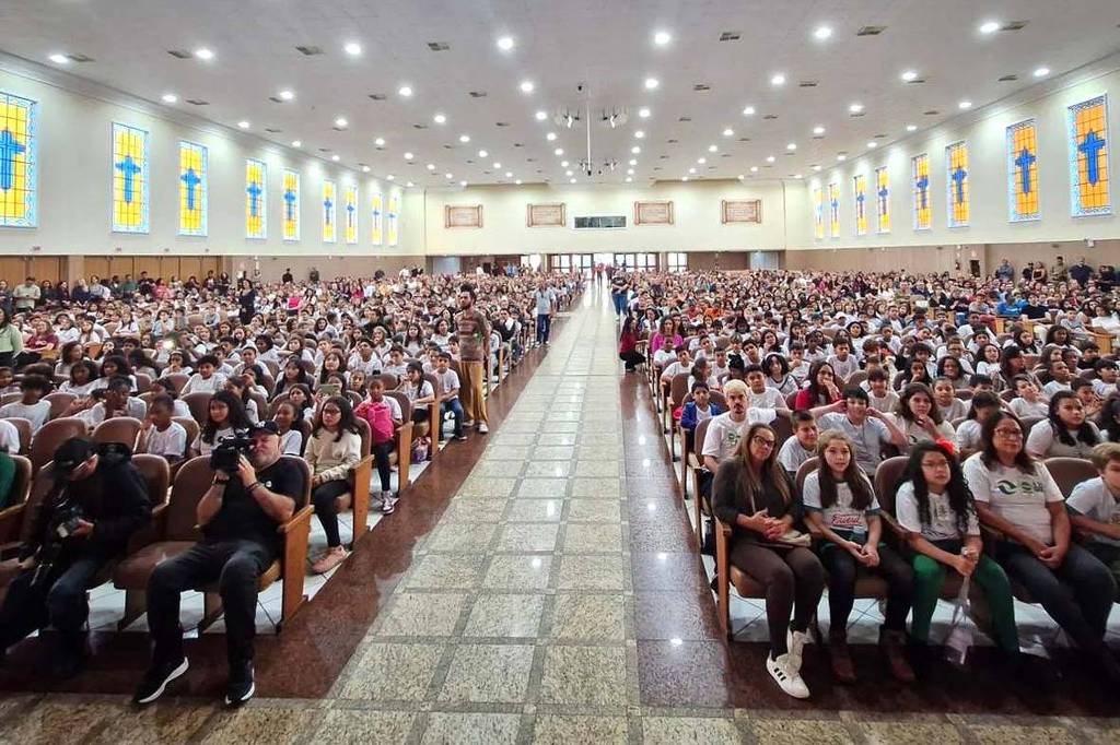 Formatura de projeto antidrogas da Polícia Militar de SC em igreja evangélica gera críticas