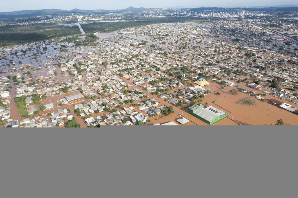 Granizo gigante atinge cidade do Rio Grande do Sul; chuva volta a preocupar