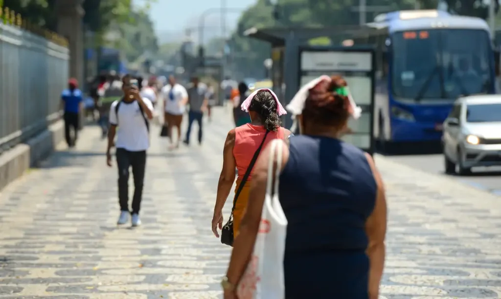 Rio vai monitorar temperaturas altas e classificar ondas de calor