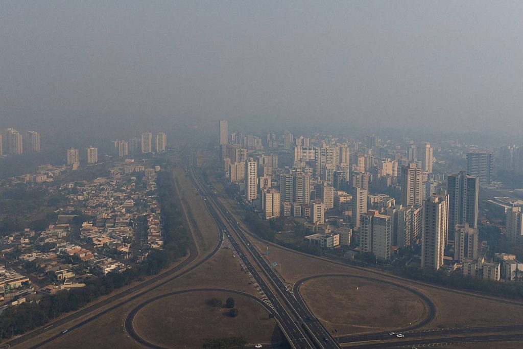 Ribeirão Preto tem queda de energia e suspensão de jogos e corrida por incêndios e má qualidade do ar