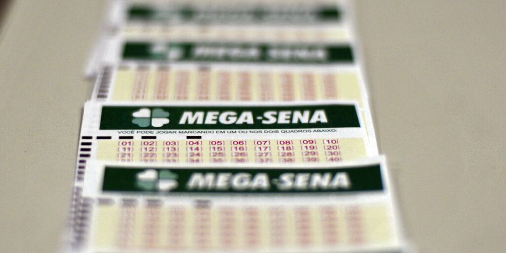 Mega-Sena acumula novamente e pode pagar prêmio de R$ 120 milhões